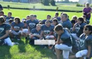 Former NFL player Tyler Marz visits Sleepy Eye United Elementary Football practice