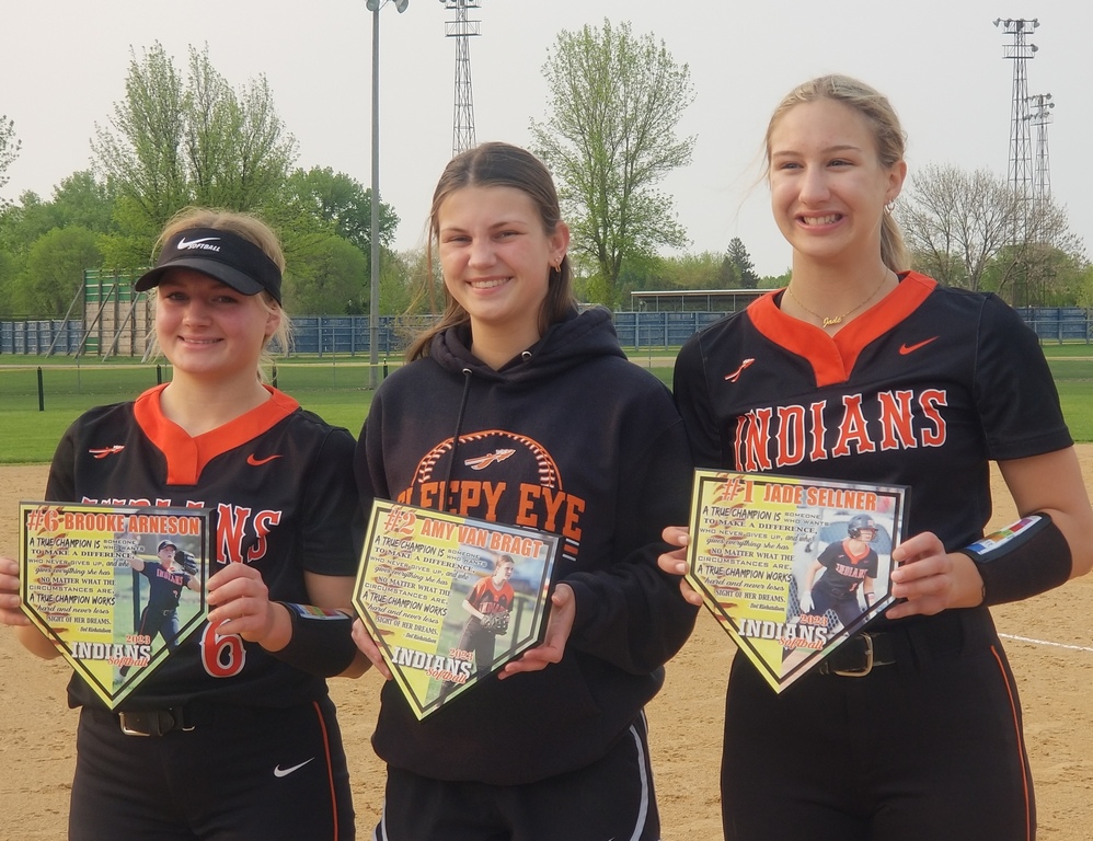 Sleepy Eye YES! team receives state runner up award at Twins Game