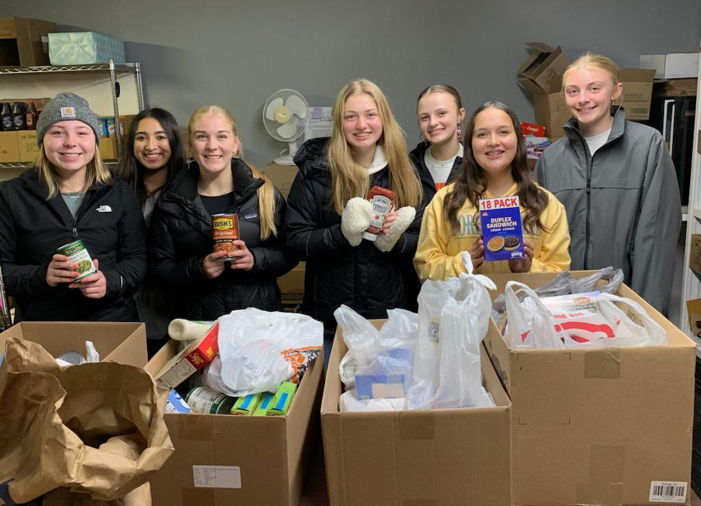 MHS collects for Food Shelf